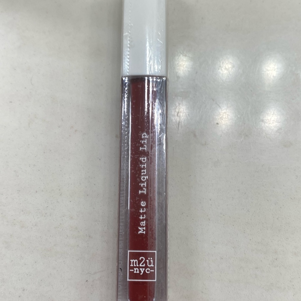 Sealed. Color: Queens 2201. .11 fl. oz.
